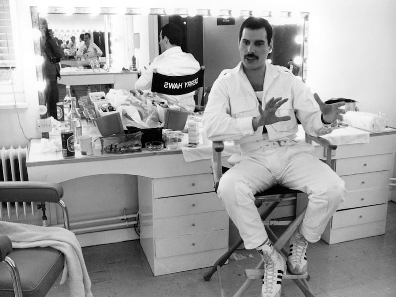 Freddie Mercury, esce il libro inedito scritto dall’ex fidanzata: chi è Mary Austin