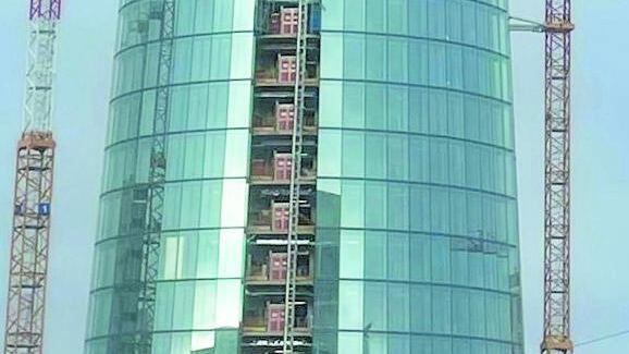 "Orrore di cemento". "Progetto di qualità". Sulla Torre A2A è derby architettonico