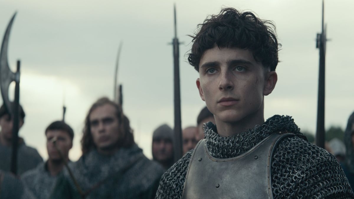 Il Re: arriva su Netflix il film con Timothée Chalamet e Robert Pattinson