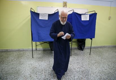 Il popolo greco al voto. Anziani e bambini alle urne per un nuovo governo 10