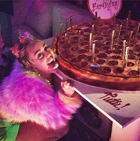 Miley Cirus compie 22 anni e festeggia su Instagram 14