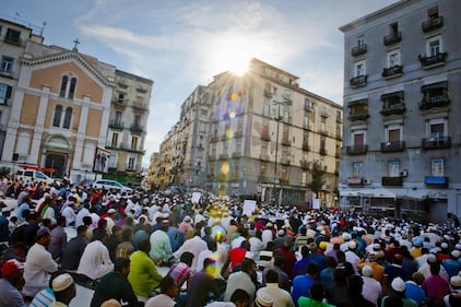 Napoli invasa: i musulmani festeggiano Allah 14