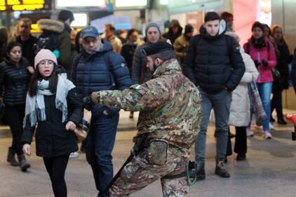 Milano, allarme bomba nella metropolitana a Cadorna 5