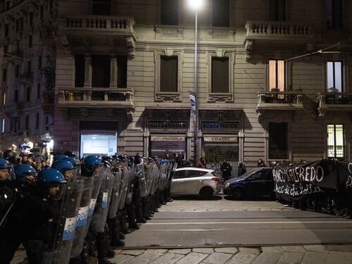 "Violenza contro la polizia". Condannati dieci anarchici per i cortei per il terrorista Cospito