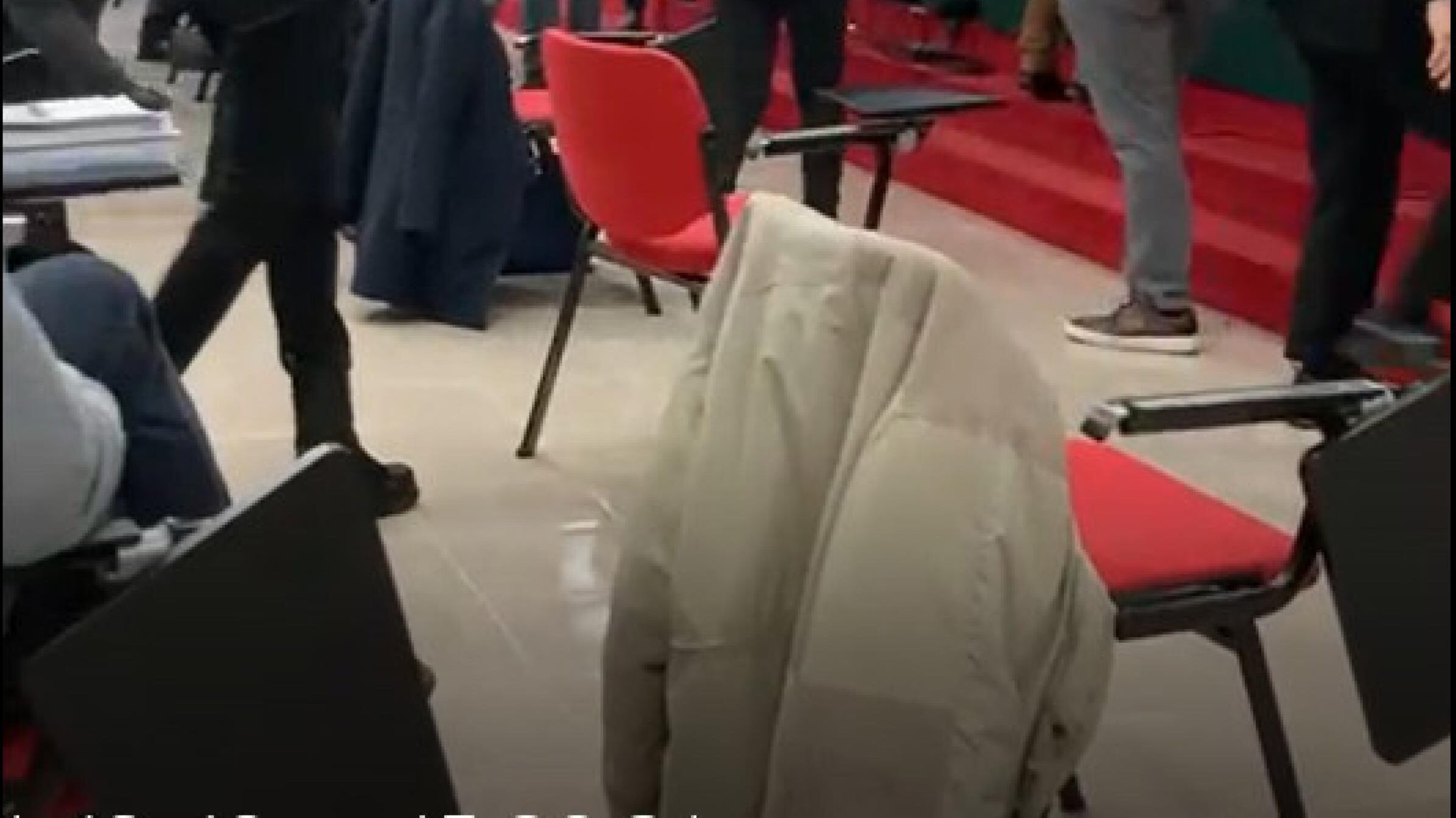 L'irruzione dei medici No vax: salta l'assemblea dell'Ordine