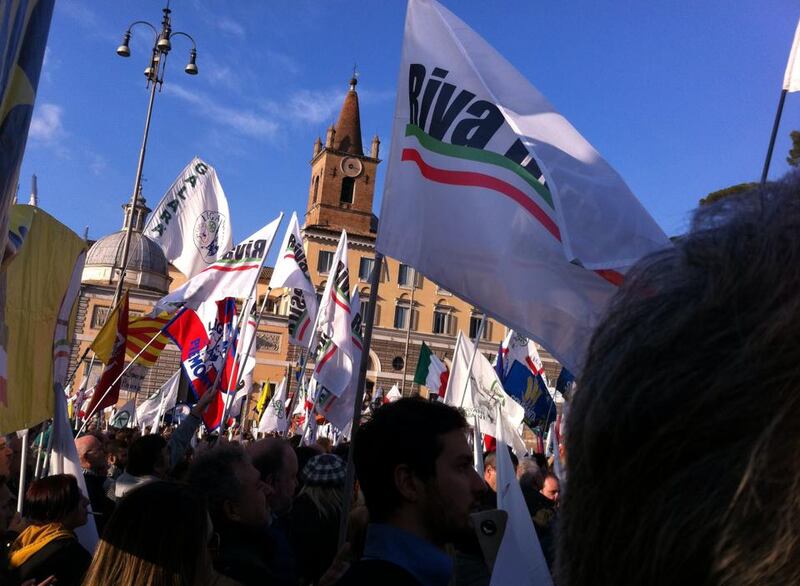 La piazza di Salvini 18