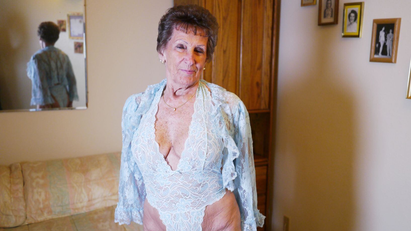 Pornostar a 80 anni: "Ho fatto sesso con mille uomini..."