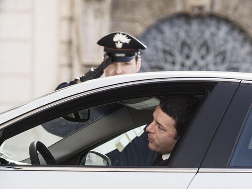 Renzi al Colle alla guida della Giulietta bianca