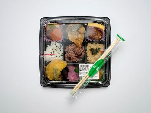 Il Giappone e l'Omotenashi: cosa c'è dietro l'ossessione nipponica per la plastica