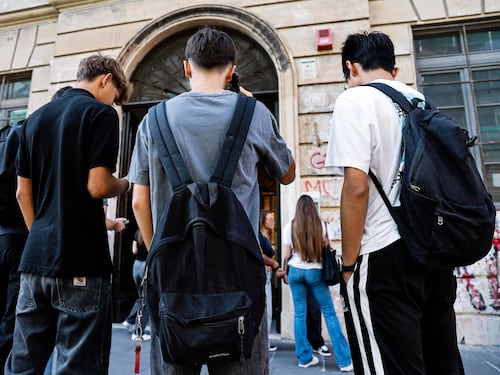 La scuola italiana resta in piedi. Valditara sui dati Ocse-Pisa: “Siamo sopra la media, diventiamo un riferimento internazionale”