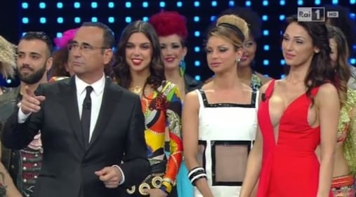 Anna Tatangelo, décolleté esplosivo  ​per "I Migliori Anni" su Rai Uno 3