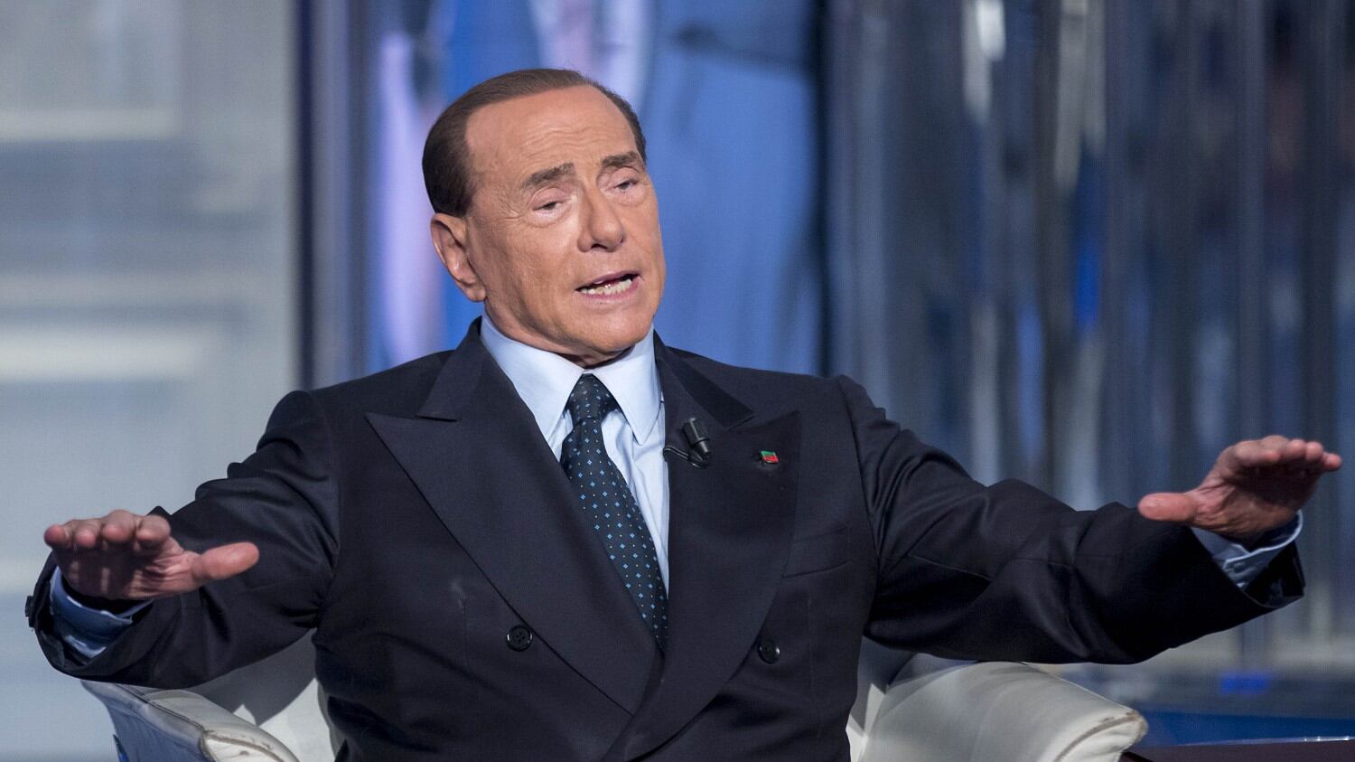 La proposta di Berlusconi: "Un governo di Cavalieri"