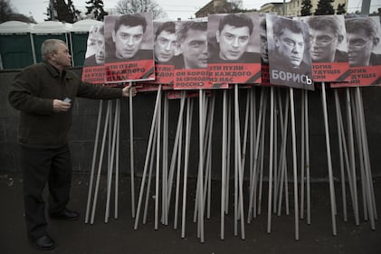 Mosca, migliaia in piazza per Nemtsov 2