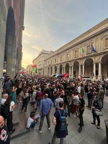 Milano, in piazza l'odio rosso contro Israele e il governo 9