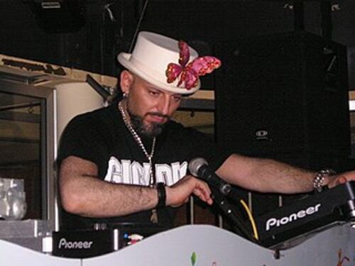 Covid, Gigi D'Agostino annulla la serata in discoteca: "Aspetto giorni migliori"