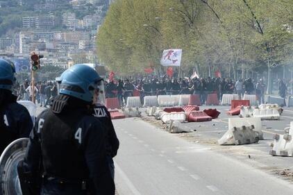 Bagnoli, lo scontro tra manifestanti e polizia 4