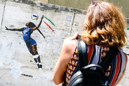 Vandalizzato il murale di Egonu a Roma: ignoti le cancellano la faccia e la dipingono di rosa 6