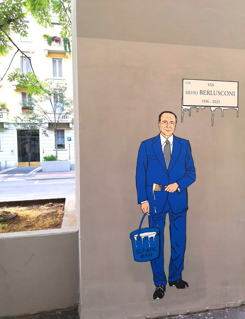 Via Silvio Berlusconi, la dedica dell'artista aleXsandro Palombo al “Self-Made Man” 3