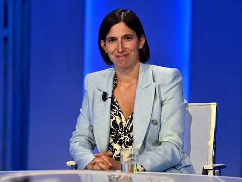Le folli affermazioni della Schlein sul salario minimo: ecco perché non reggono