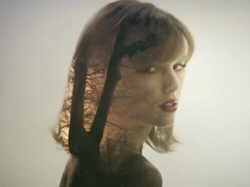 Taylor Swift: sensuale e misteriosa in attesa del nuovo singolo Style