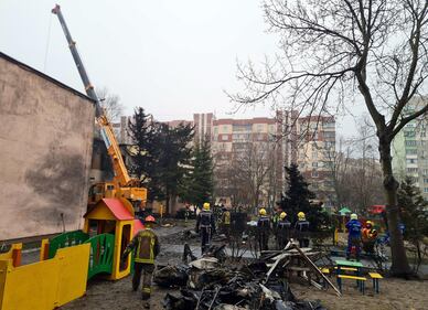 Ucraina, elicottero si schianta sull'asilo: le foto dell'incidente 5