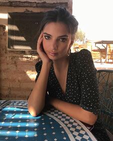 Emily Ratajkowski topless su Instagram 2