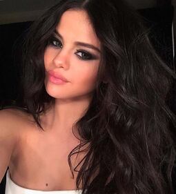 Selena Gomez sempre più sexy per GQ 16