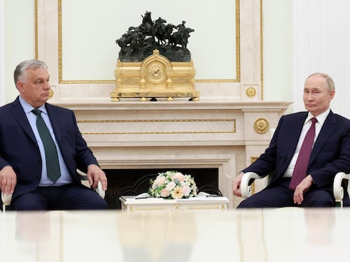 L'Ue: piano di pace per Kiev (e via libera al volo di Putin)