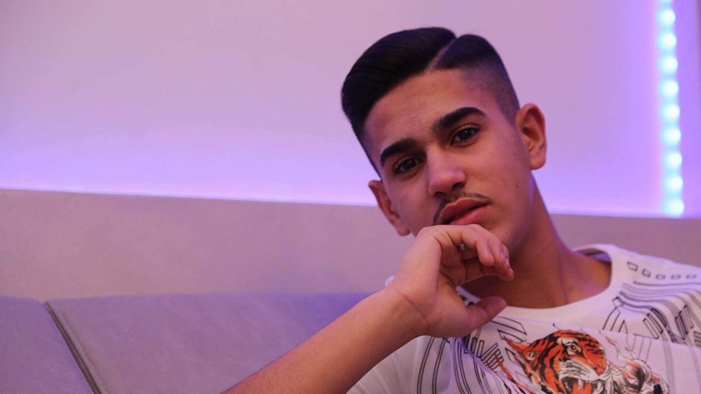 Cantante neomelodico "gestito" dalla camorra