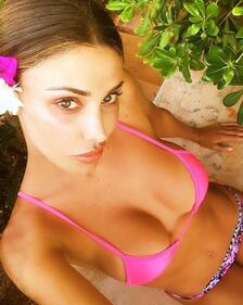 Belen Rodriguez sexy sulla spiaggia 3