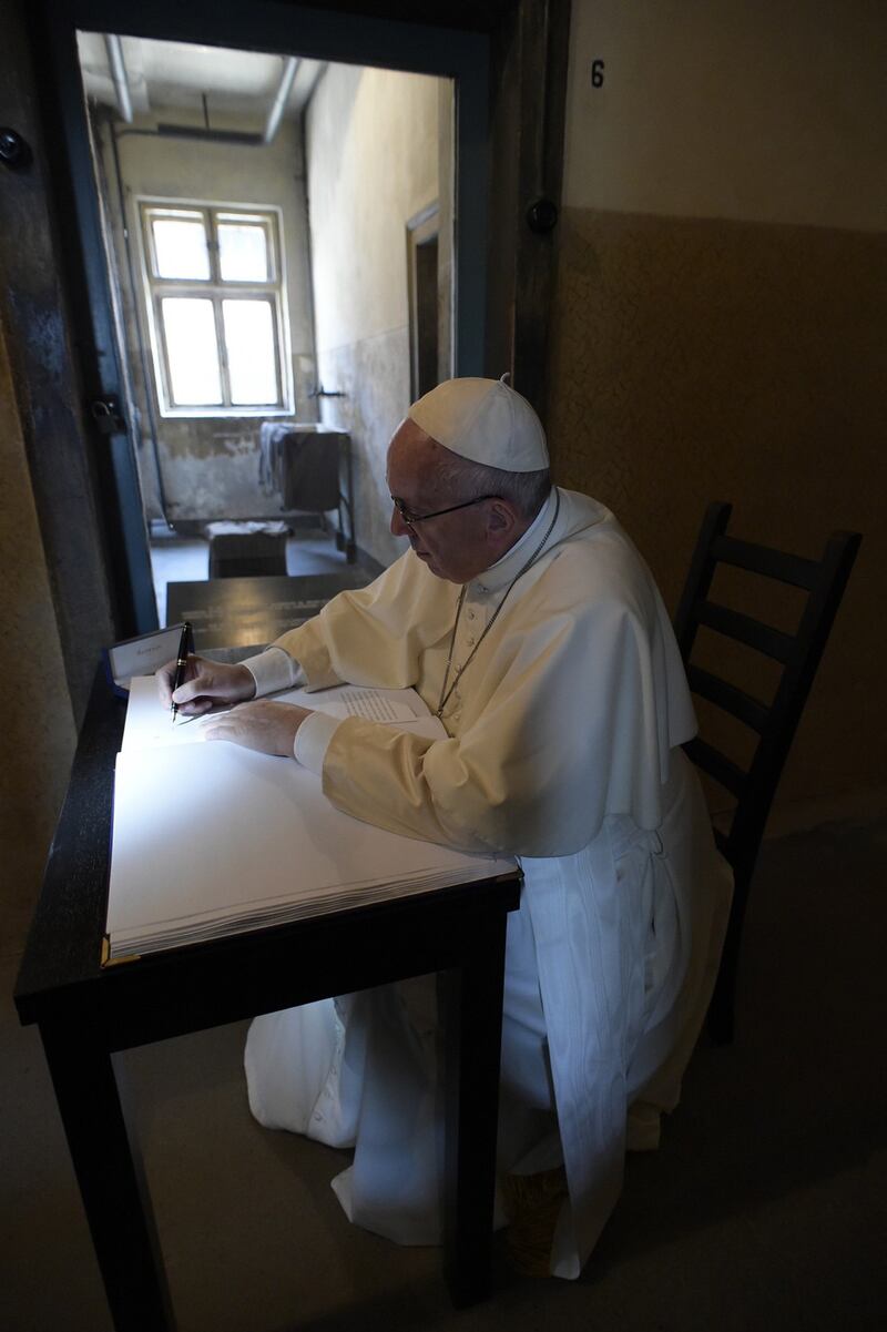 Auschwitz, il Papa nella cella di Massimiliano Kolbe 5