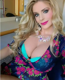 Francesca Cipriani, topless esplosivo per i fan 3