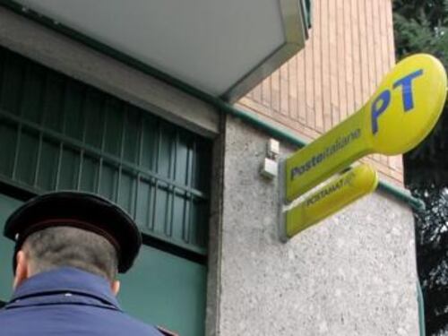 Impiegata delle Poste aggredita con ascia