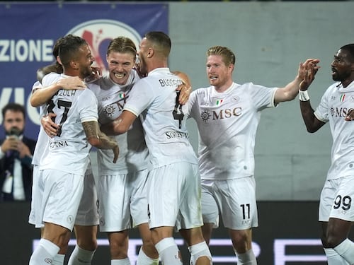 Il Napoli risponde alla Juve e cala il tris alla Fiorentina. Azzurri in testa a punteggio pieno