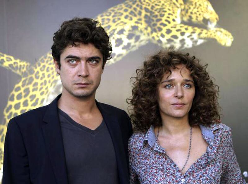 Il set, le nozze saltate, i gossip: la storia d'amore tra Valeria Golino e Riccardo Scamarcio