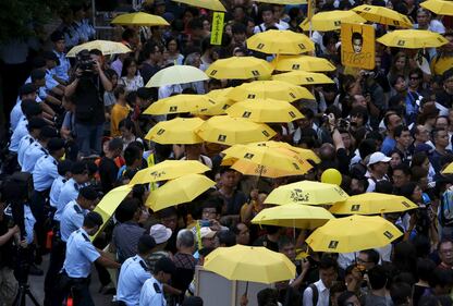 Hong Kong scende in piazza un anno dopo 21