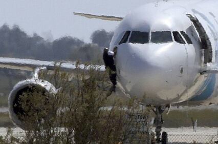 La fuga degli ostaggi dall'Airbus 5