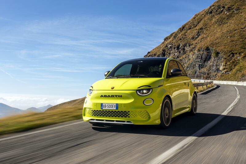 Abarth 500e 5