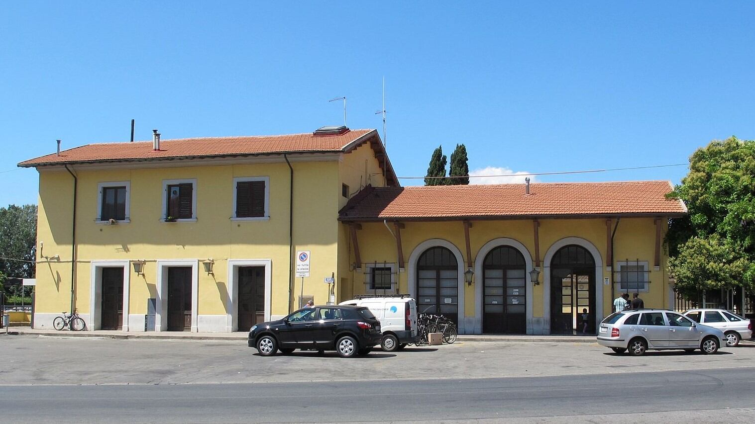 San Romano, straniero minaccia il capotreno con un coltello
