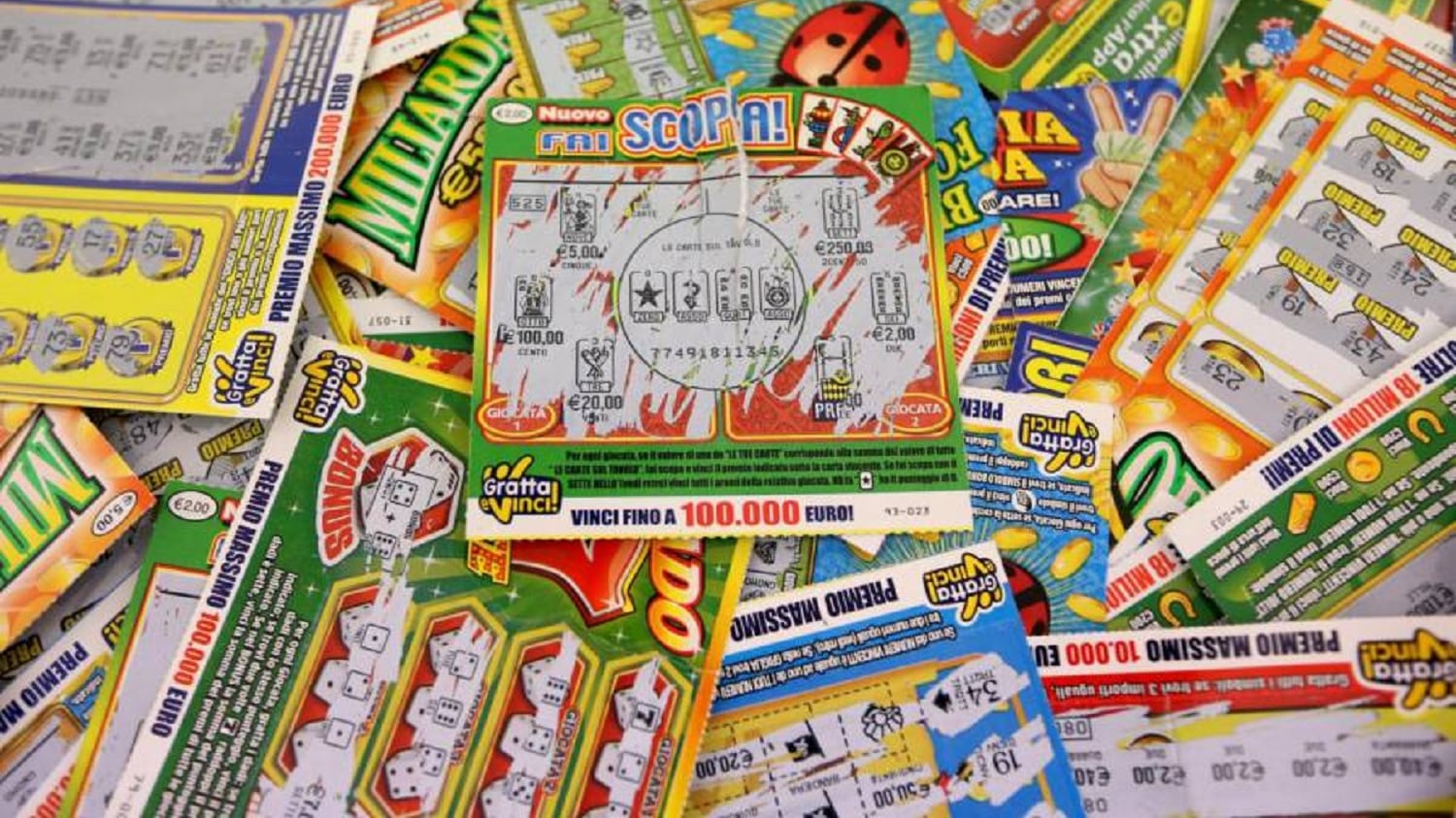 Coppia vince 500mila euro al Gratta e vinci e lei fugge col biglietto