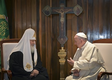 L'abbraccio tra il Papa e il patriarca 3