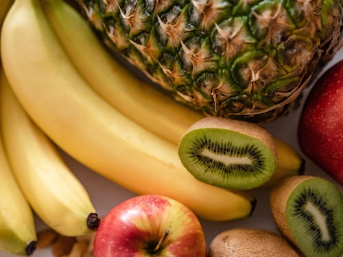 Over 60, quale frutta aiuta a dormire meglio