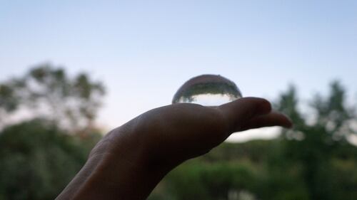 "Ooho bubble", la sfera d'acqua biodegradabile che sostituirà la plastica 3