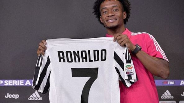 Juventus, Cuadrado cede la maglia n°7 a Cristiano Ronaldo: "Benvenuto"