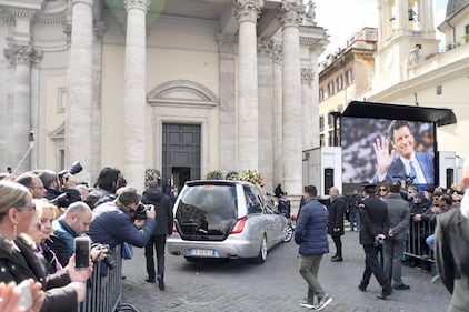 I funerali di Fabrizio Frizzi 17