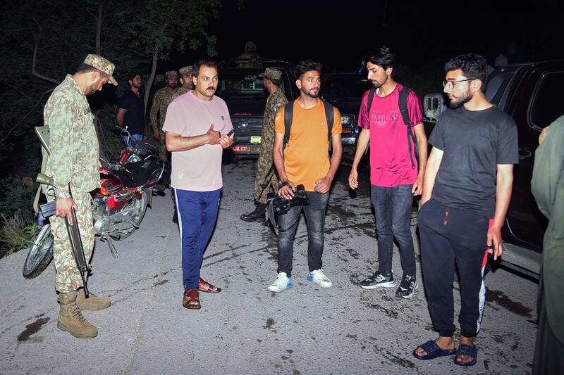 L'India bombarda il Pakistan: le immagini degli attacchi 17