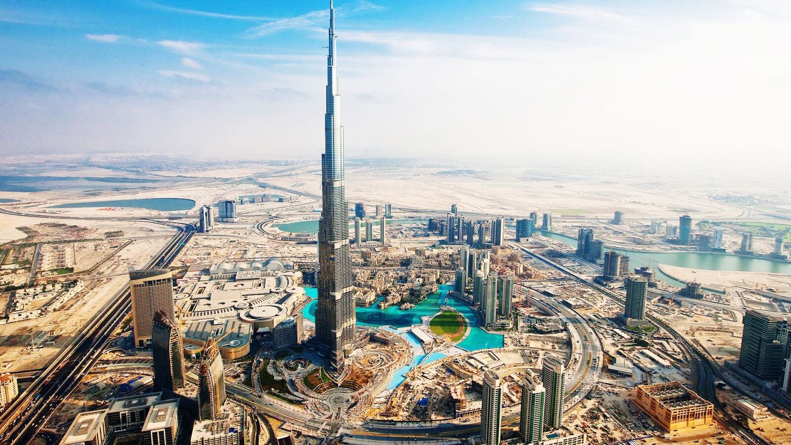 "Mia madre sta male" ma era a Dubai: dipendente pubblico denunciato a Como