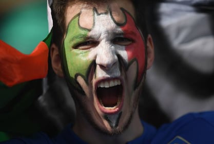 Italia-Spagna: ecco le tifose sexy sugli spalti 14