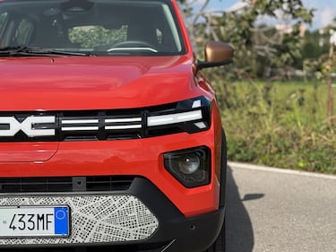 Nuova Dacia Spring: guarda la gallery dell'elettrica da città super compatta 4