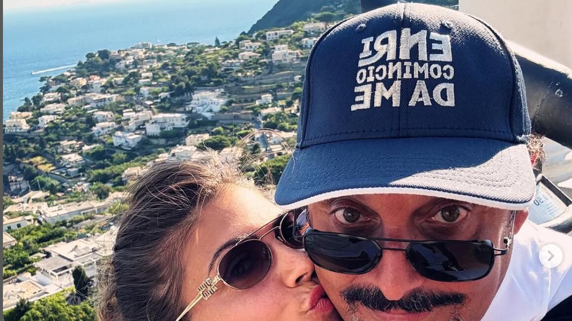 Così Enrico Brignano ha conosciuto Flora Canto: chi è l'ex tronista compagna del comico